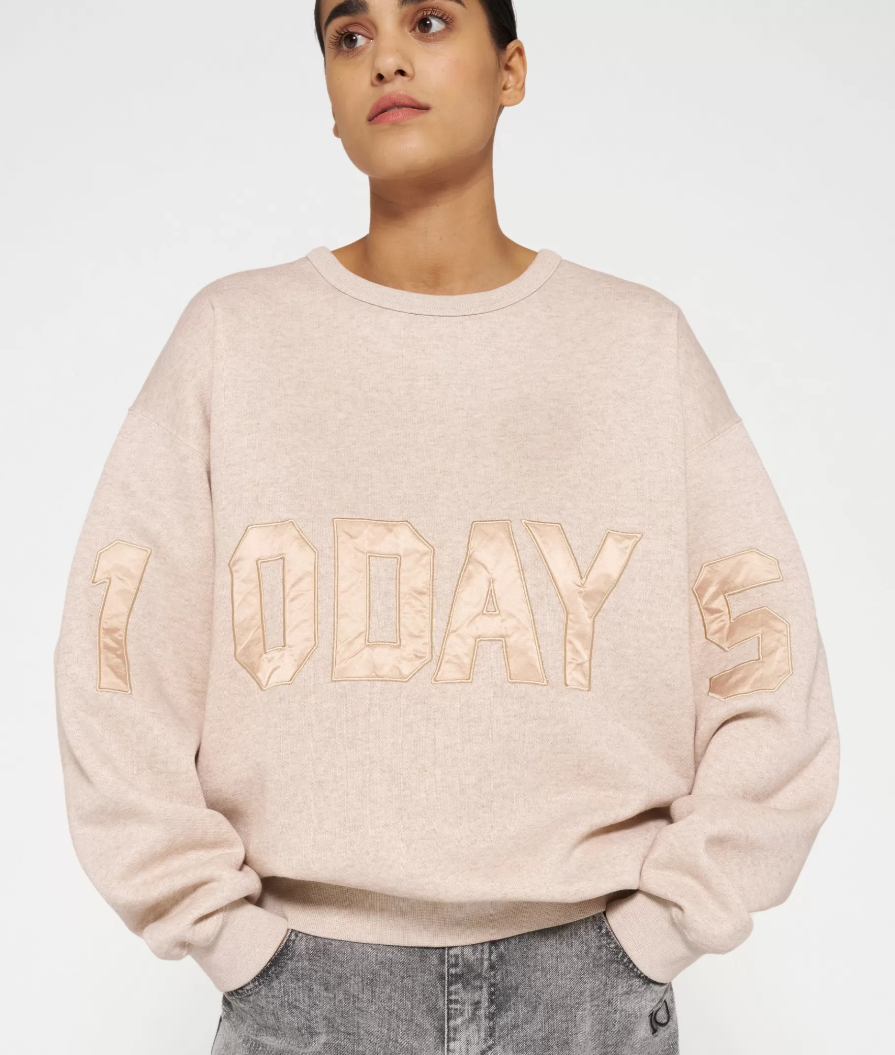 10DAYS statement sweater logo