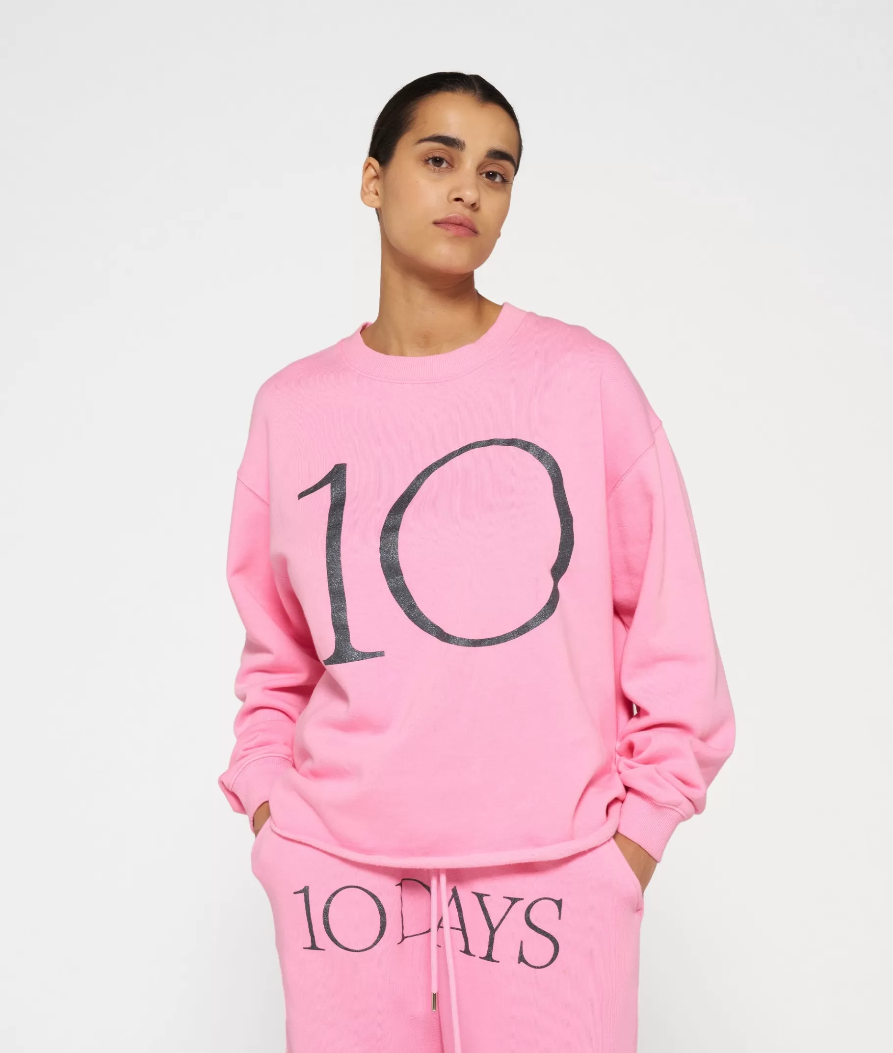 10DAYS sweater logo
