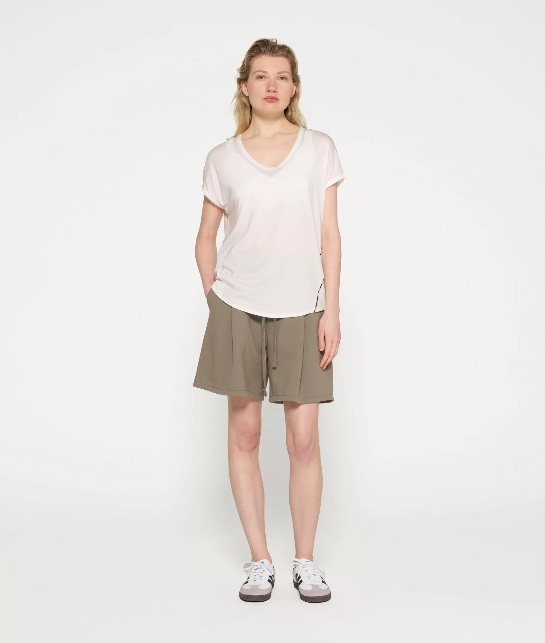 10DAYS v-neck tee medal